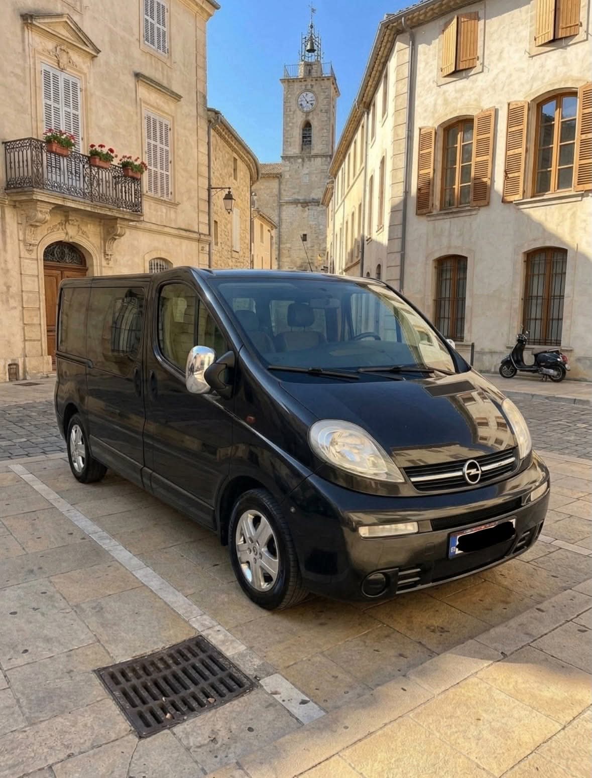 Opel Vivaro 1.9dci 9 places – photo 1 sur 9