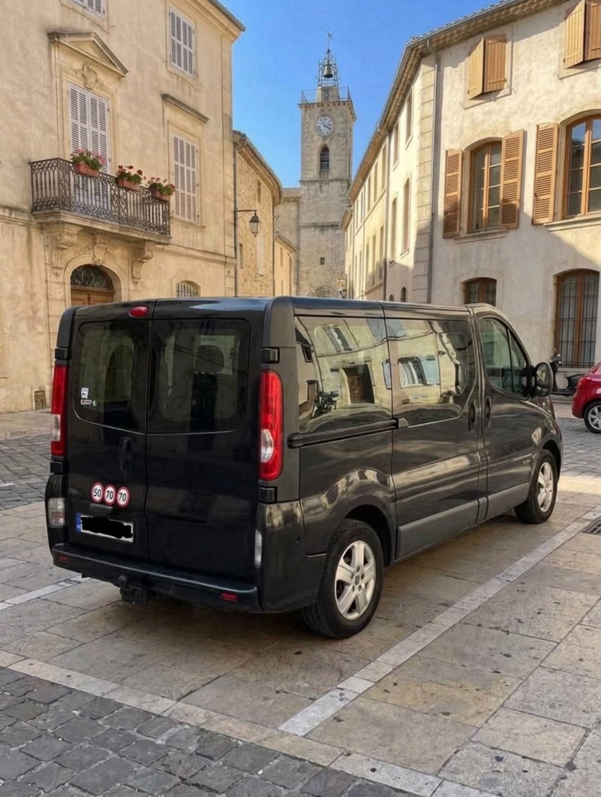 Opel Vivaro 1.9dci 9 places – photo 2 sur 9
